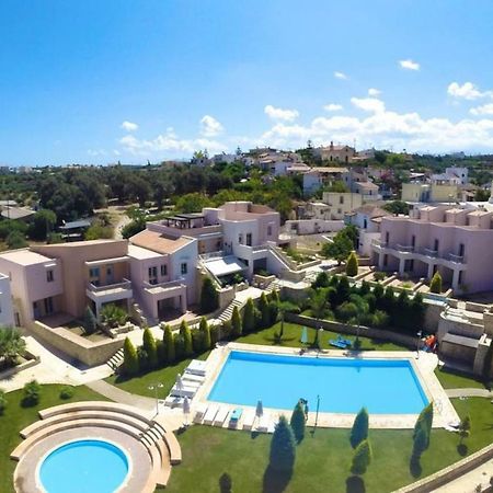 Вилла Chris House Лутра Экстерьер фото